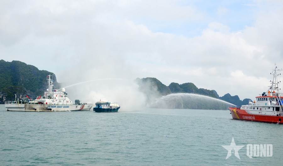 Bộ tư lệnh Vùng Cảnh sát biển 1 phối hợp luyện tập tìm kiếm, cứu hộ, cứu nạn trên biển